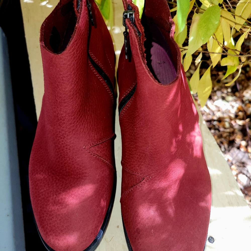 Size 9 red suede booties
